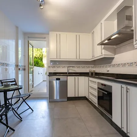 Apartment Stylish 2 Bedroom, 2 Bathroom In Aloha, Nueva Andalucia *