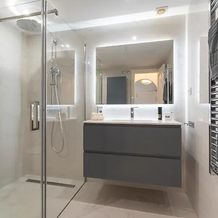 Stylish 2 Bedroom, 2 Bathroom In Aloha, Nueva Andalucia *