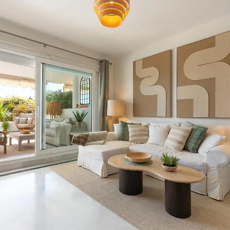 Stylish 2 Bedroom, 2 Bathroom In Aloha, Nueva Andalucia